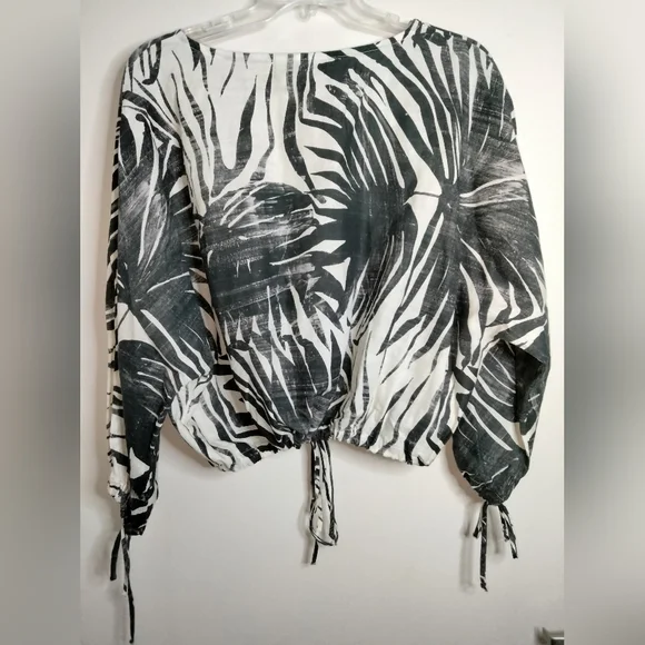 bryn Walker (Size M) Crop Top/(Size L) Crop Pants Leaf Print (2PC) Matching Set